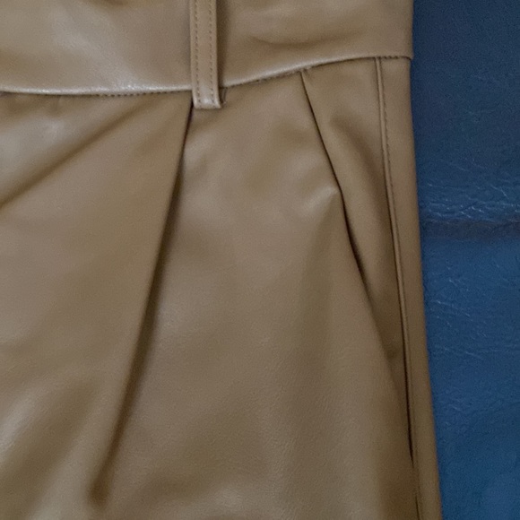Faux leather shorts - Picture 2 of 4